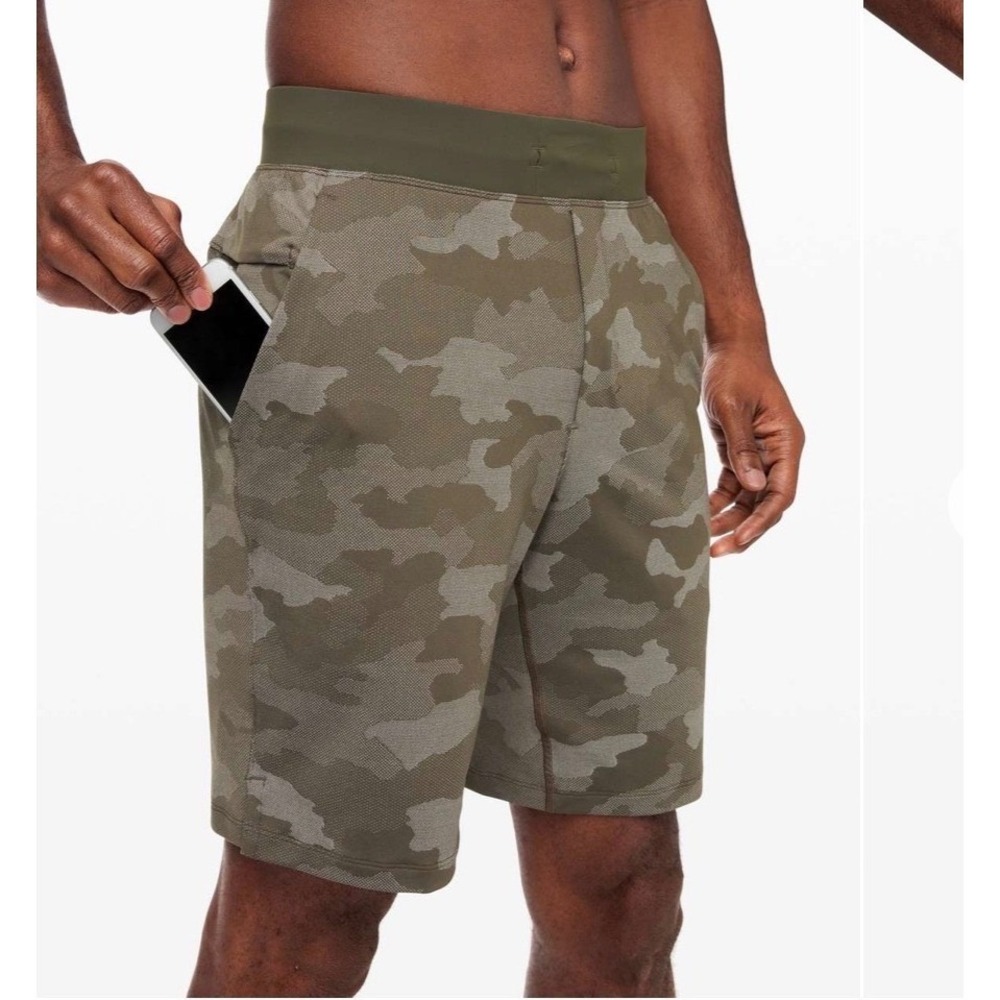 Lululemon Mens THE Short 9" Camo Dark Olive Size Large LM7AMIS